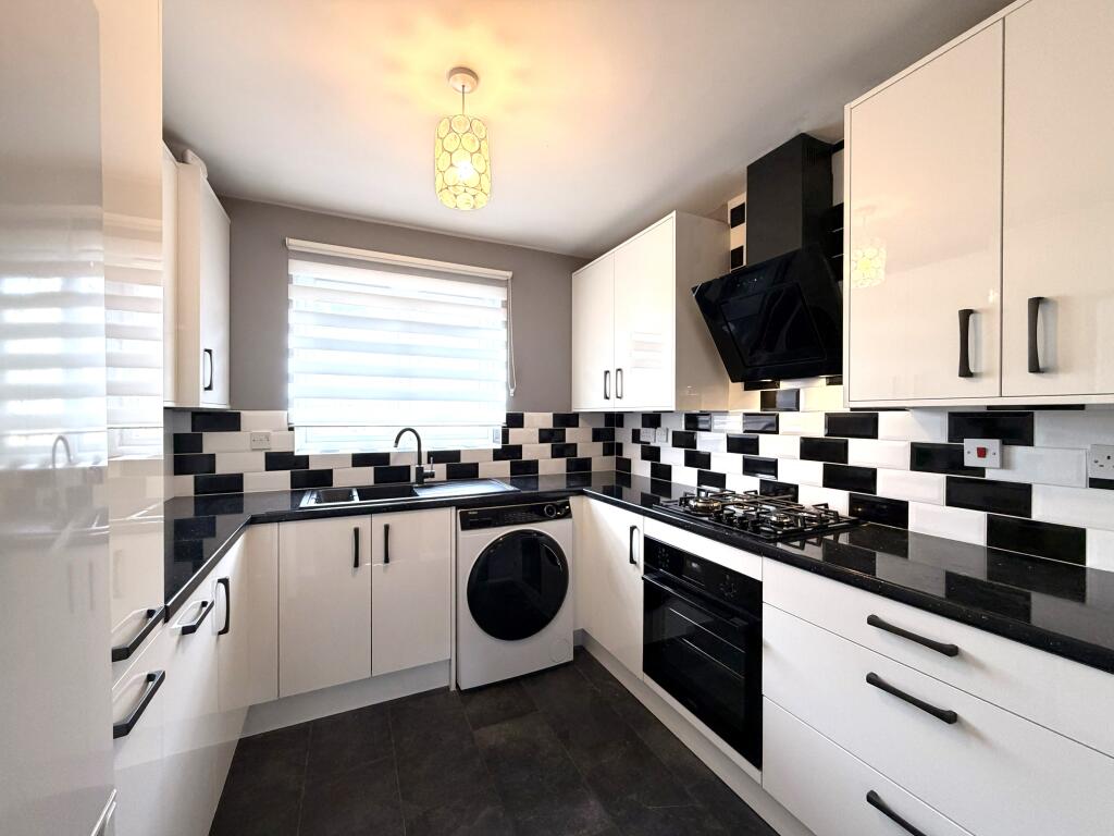 Apartment in Stratton St Margaret, Swindon - View 2