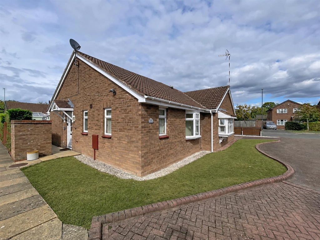 2-bed semi-detached on Camelot Grove, Kenilworth, £259,950