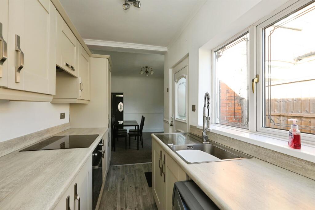 Newcastle Avenue, Worksop photo 3