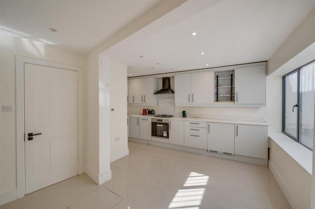 House in London - View 5