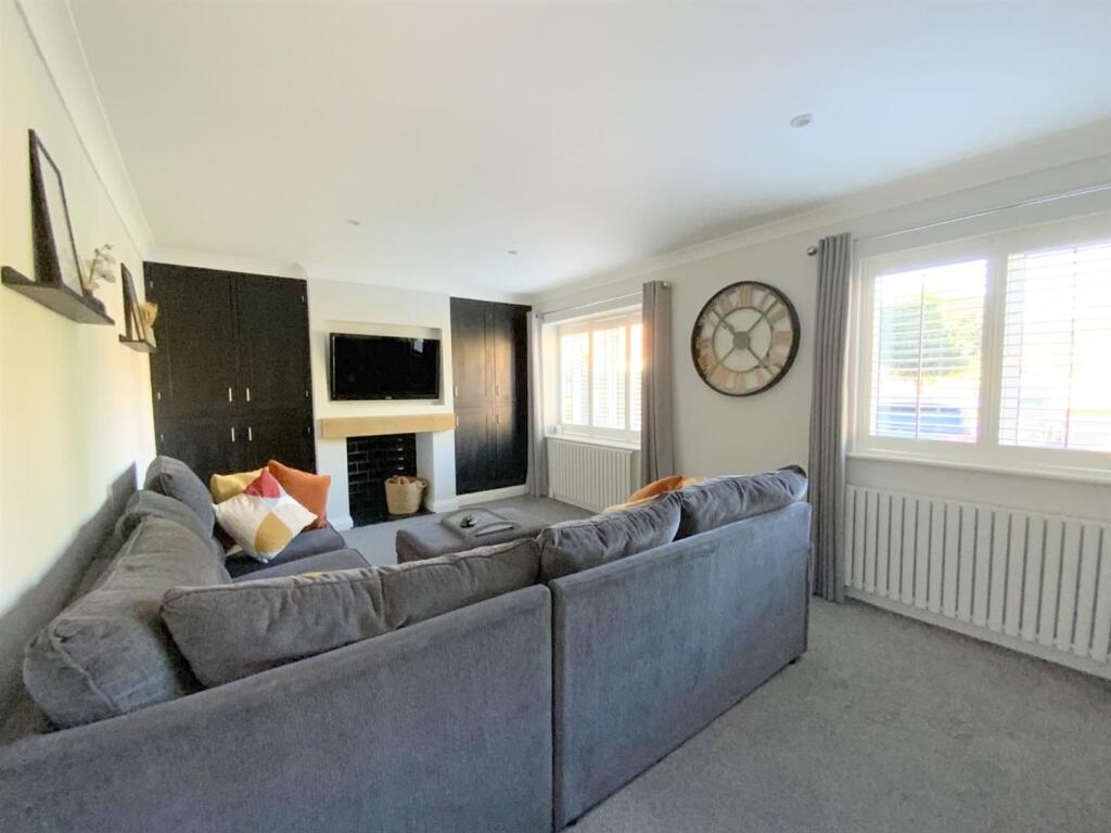 Coltsfoot Drive, Waltham, Grimsby photo 3