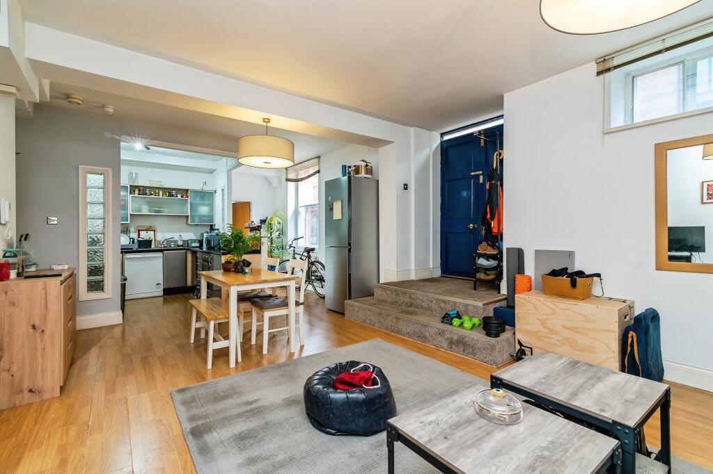 Apartment in Nottingham, Lace Market, St Ann's - View 5