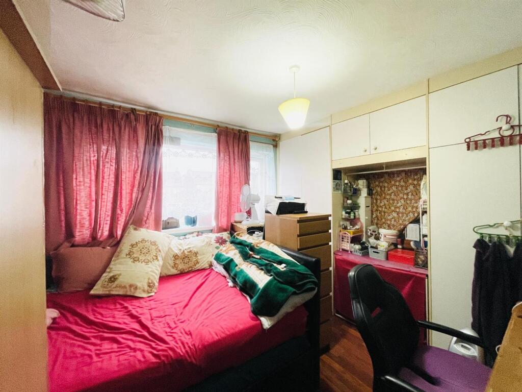 Apartment in London, Whipps Cross, Leyton - View 4