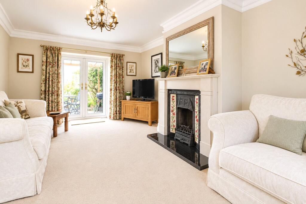 Chesterton Lane, Cirencester, Gloucestershire, GL7 photo 3