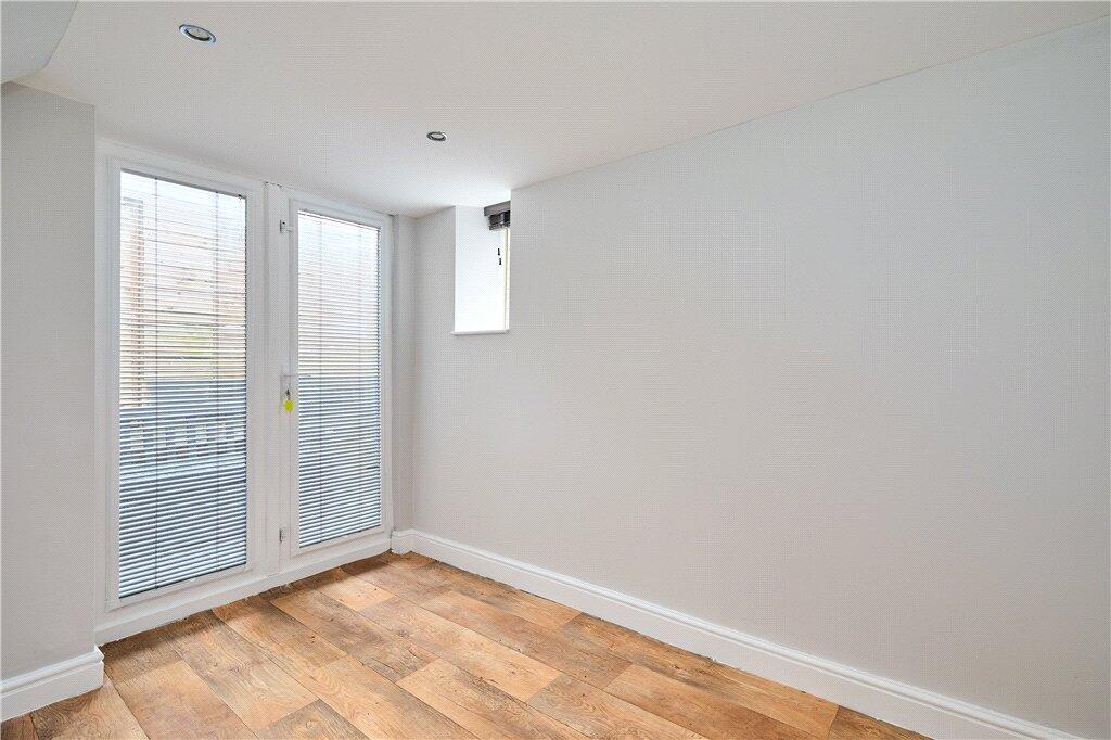 House in Bradford, Low Hill, Baildon - More