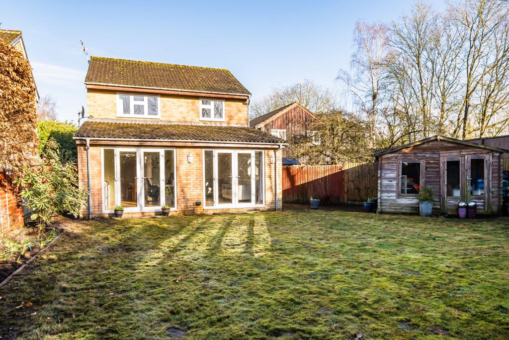 House in Woking, Horsell - View 2