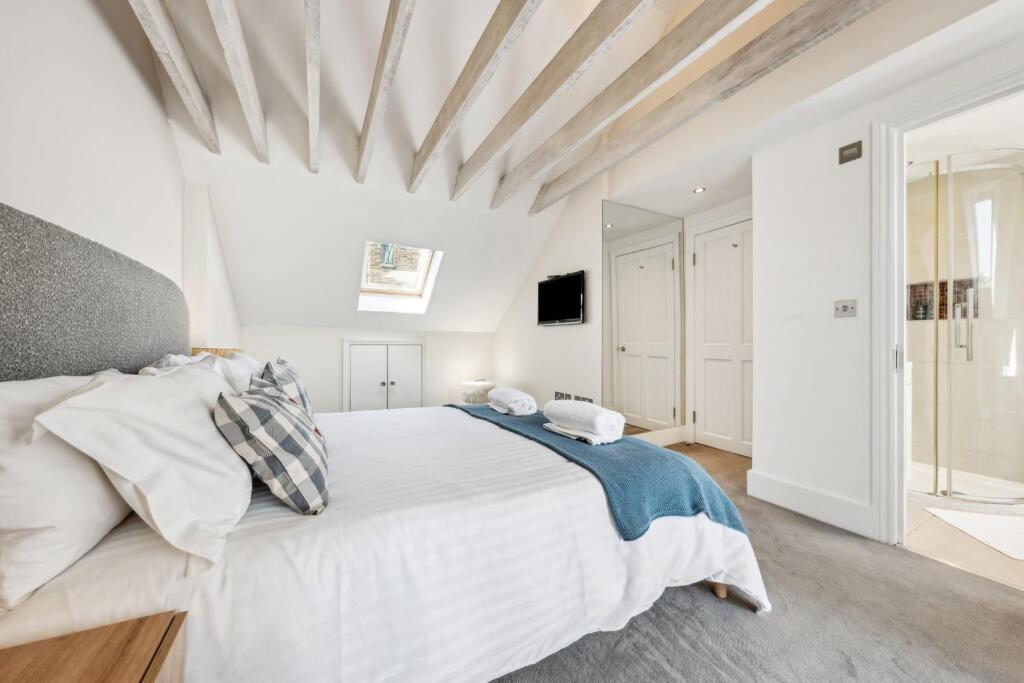 House in London - View 3