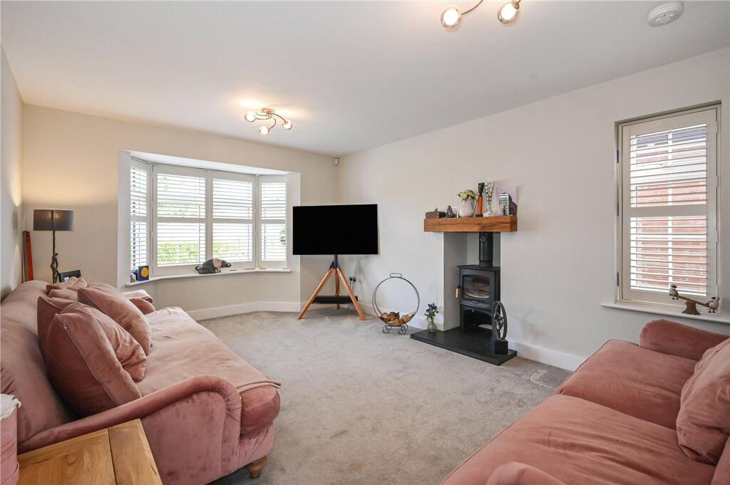Woodlark Gardens, Hambrook, PO18 - View 3