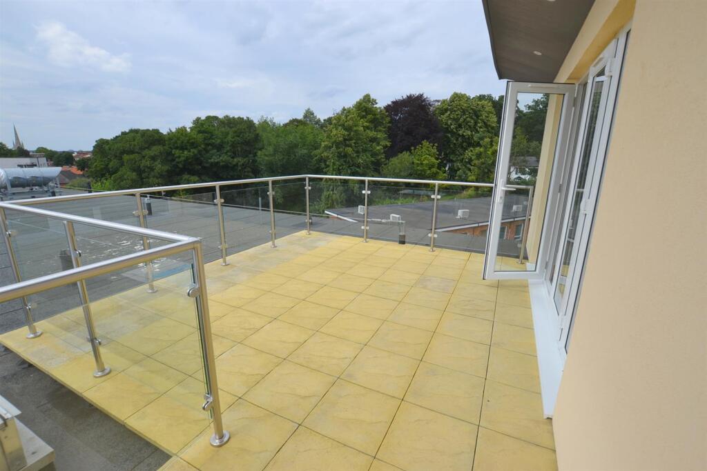 Main image of property: Flat 55 Eastgate House, 122 Thorpe Road