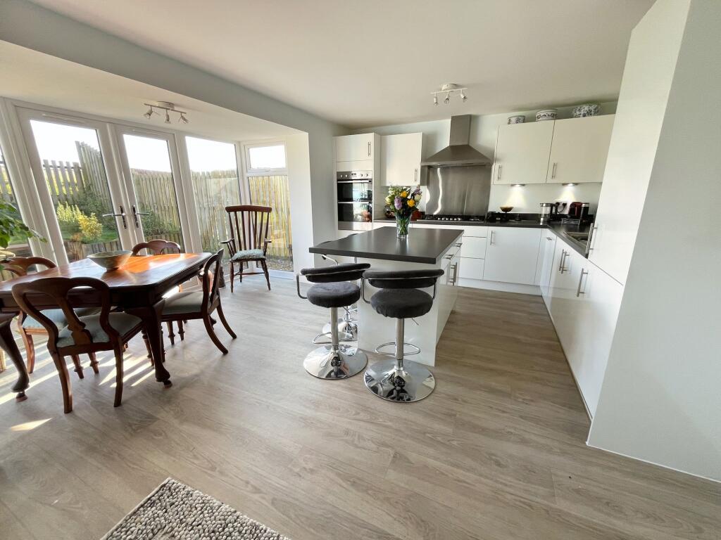 96 Crompton Way, Ogmore By Sea, The Vale of Glamorgan CF32 0QF photo 3