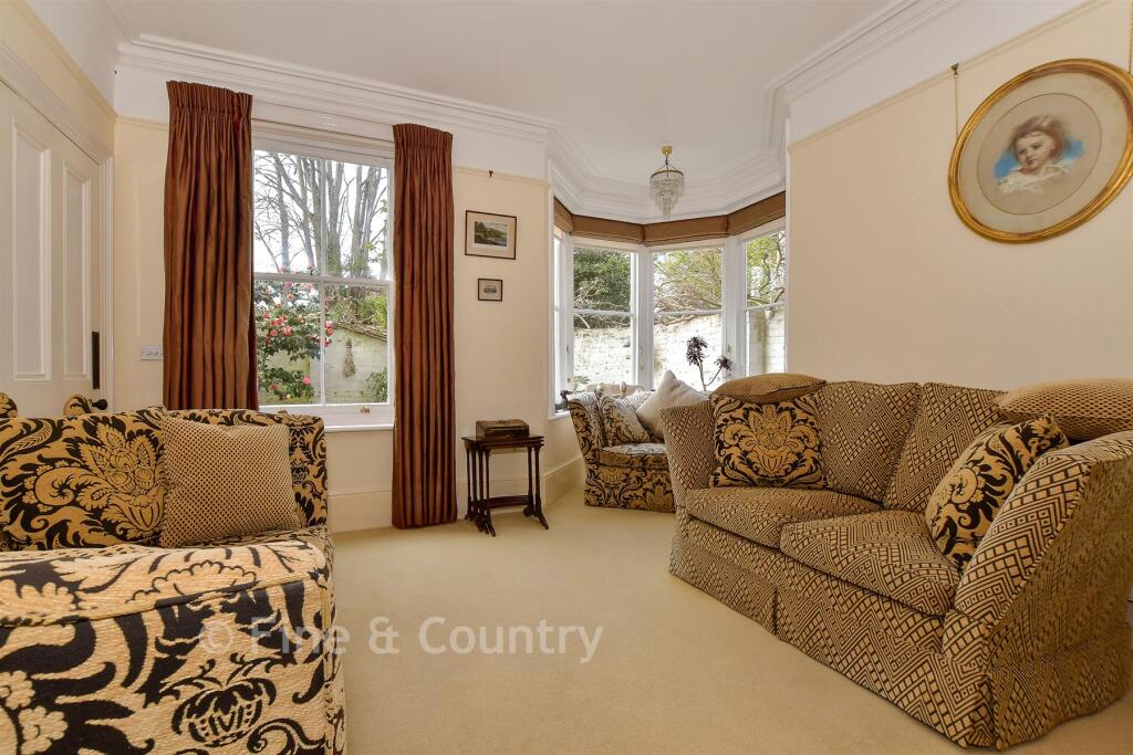 Madeira Road, Totland, Isle of Wight photo 4