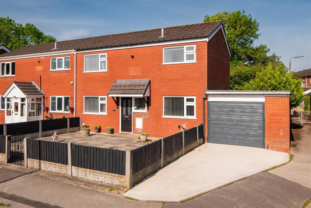 Main image of property: Round Meadow, Leyland