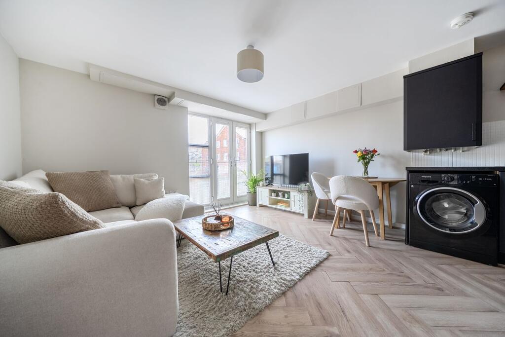 Apartment in Shefford, Central Bedfordshire - View 4
