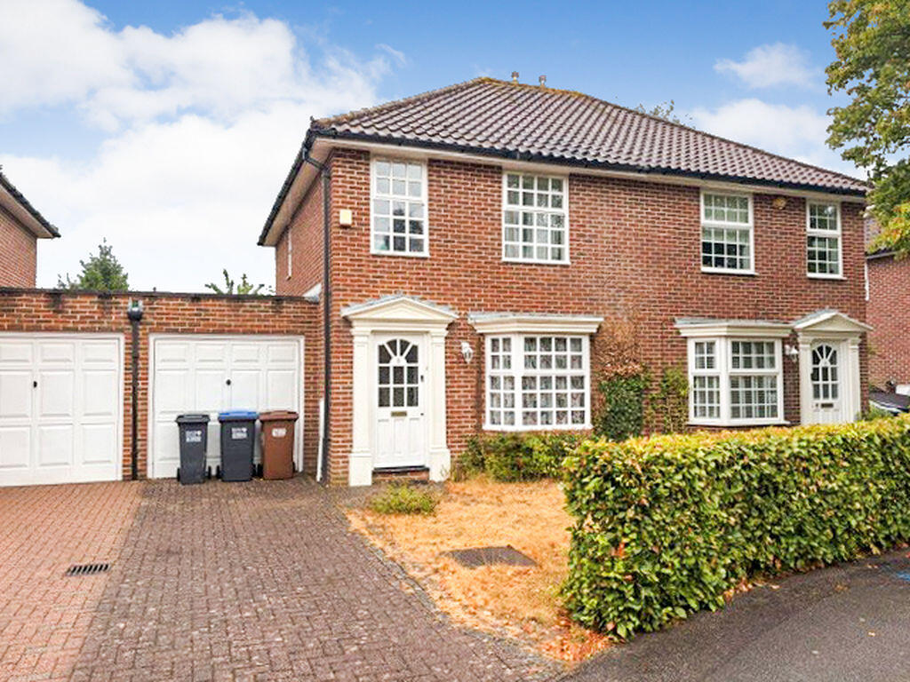 Main image of property: Parkway Gardens, Welwyn Garden City