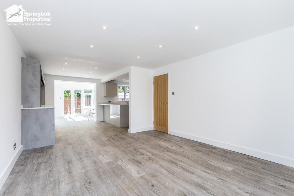 House in Leeds, Bruntcliffe, Morley - View 3