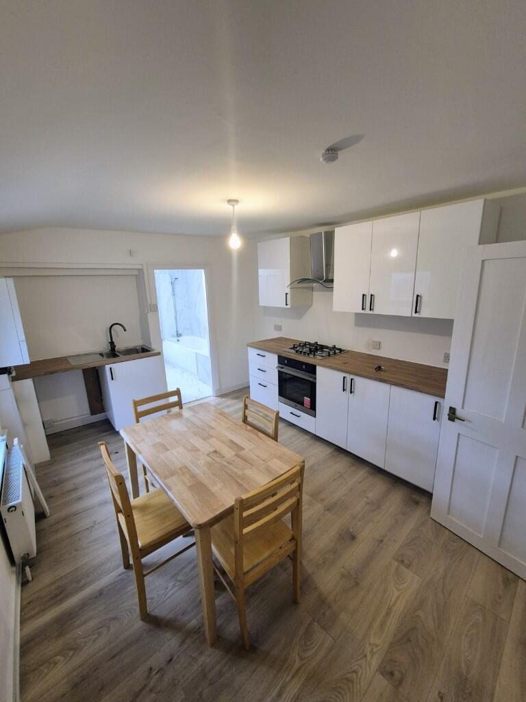 Main image of property: Forest Road, London, E17