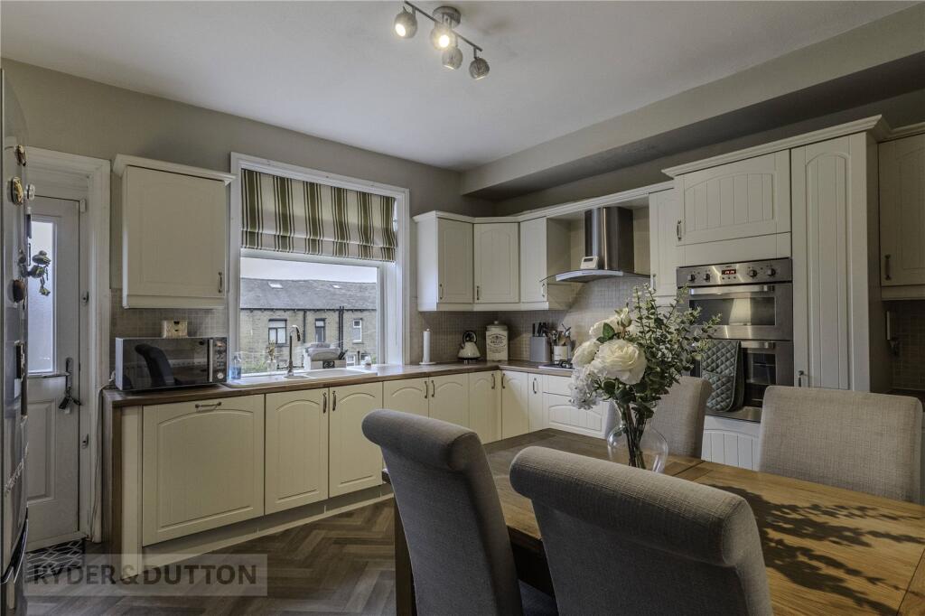 Hill Crest Avenue, Sowerby Bridge, West Yorkshire, HX6 photo 3