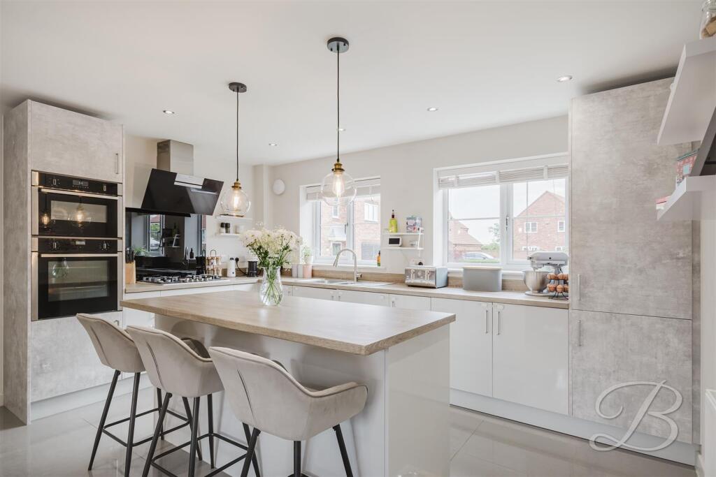 Poplar Heights, Duckmanton, Chesterfield photo 3