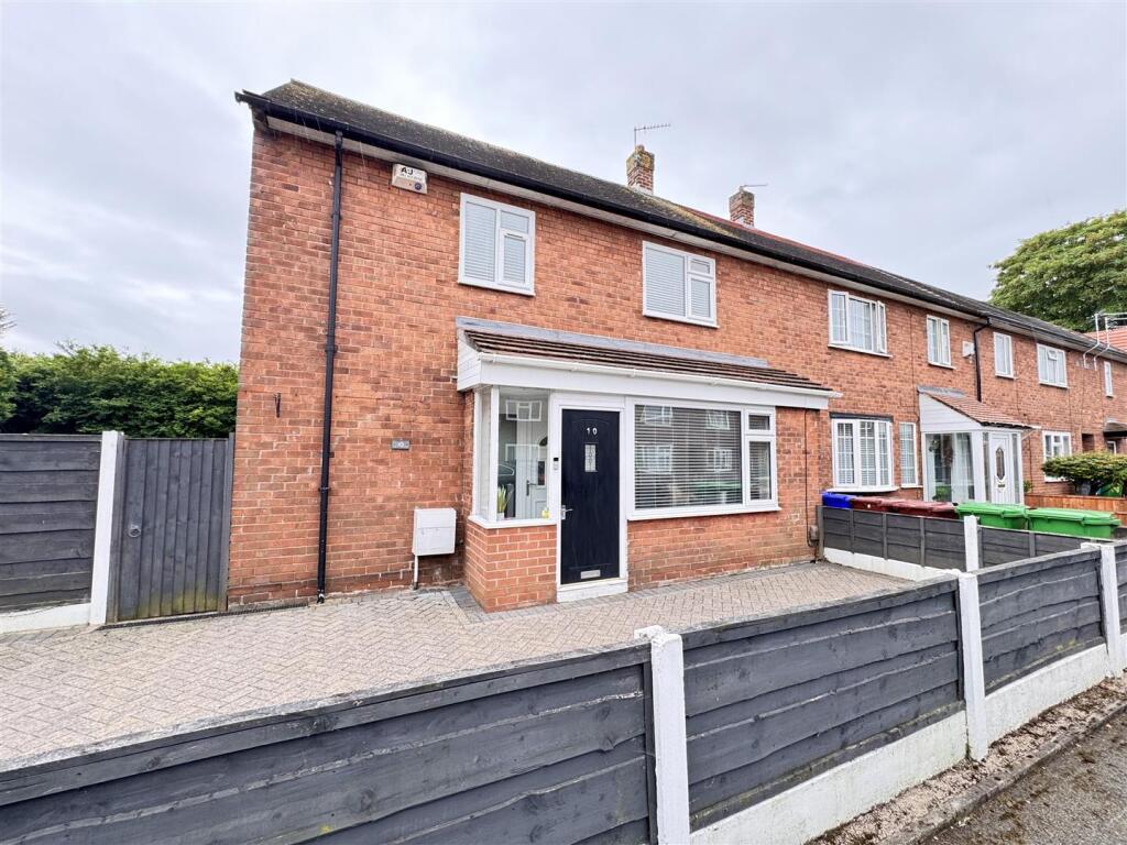 Main image of property: Gateacre Walk, Manchester