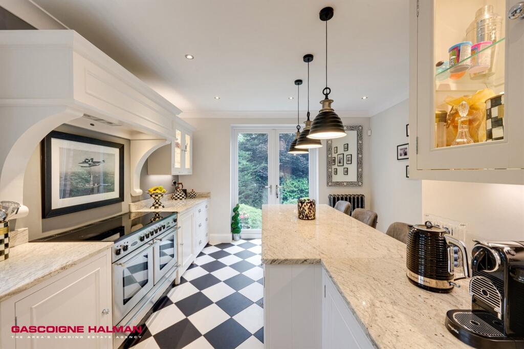 Victoria Close, Bramhall, SK7 - View 6