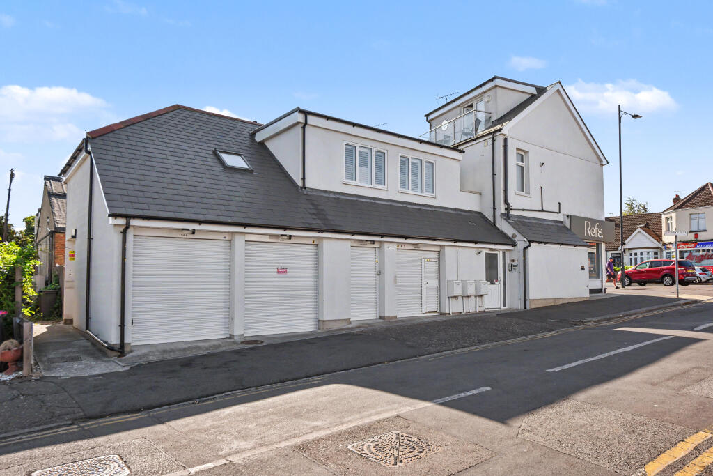 Main image of property: Flat B, London Road, Leigh-on-sea, Southend-on-sea