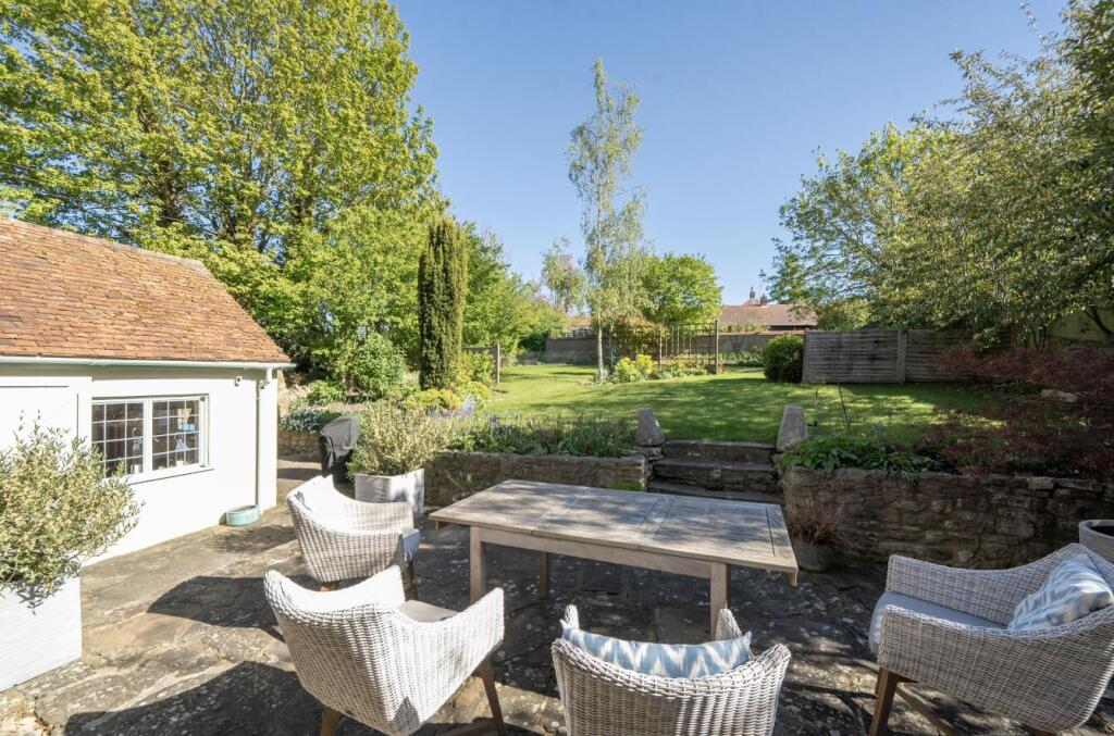 House in Cuddington, Buckinghamshire - View 2
