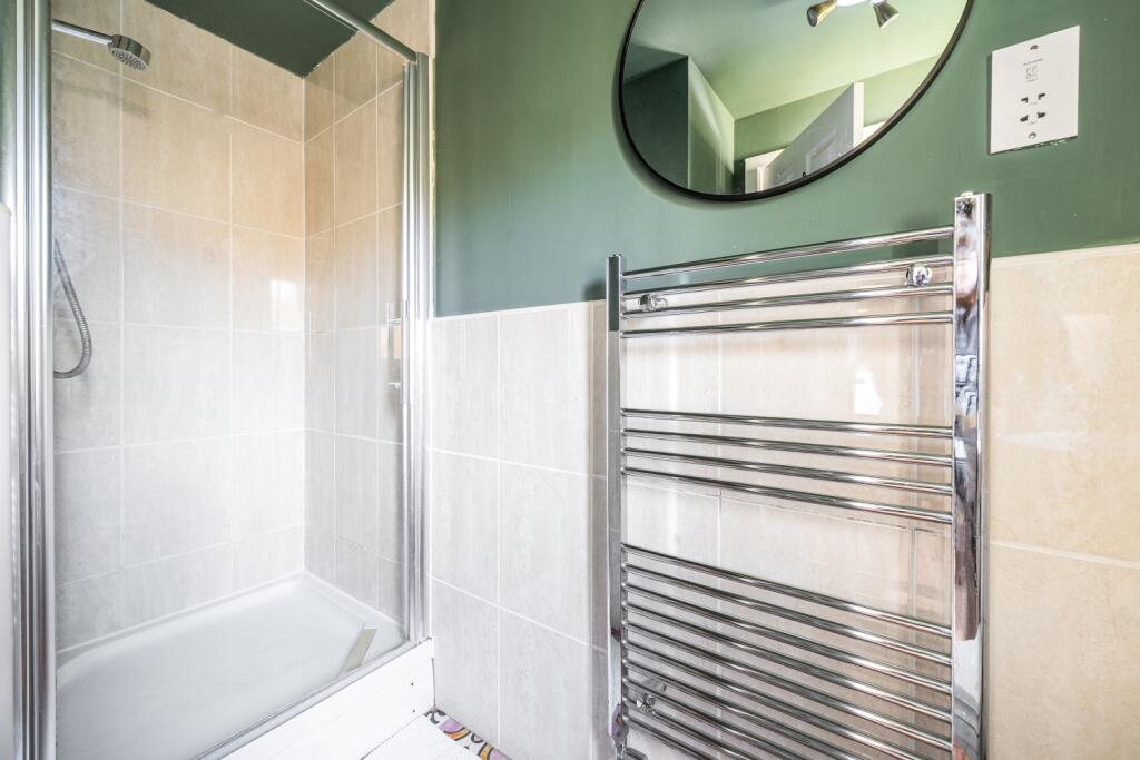 House in West Oxfordshire, Carterton - More
