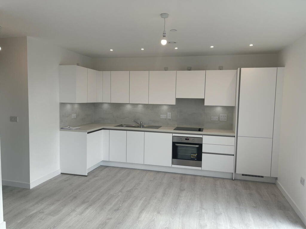 East Acton Lane, London, Greater London, W3 photo 4