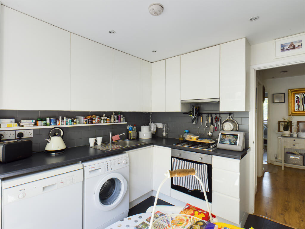 Apartment in Bromley - View 4