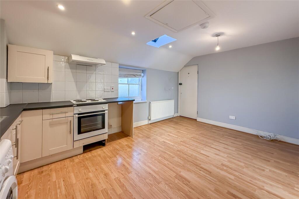Apartment in St Albans - More