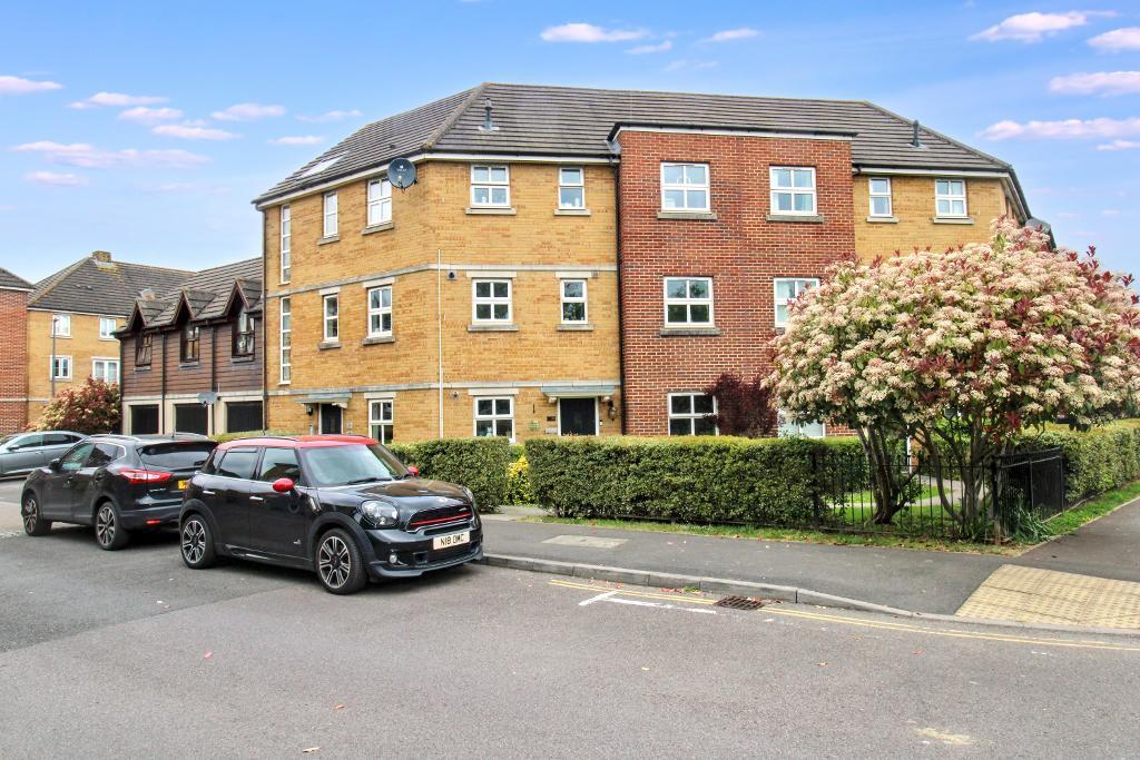 2-bed flat on Bridge Farm Walk, Mangotsfield, Bristol, BS16 9LY, £215,000