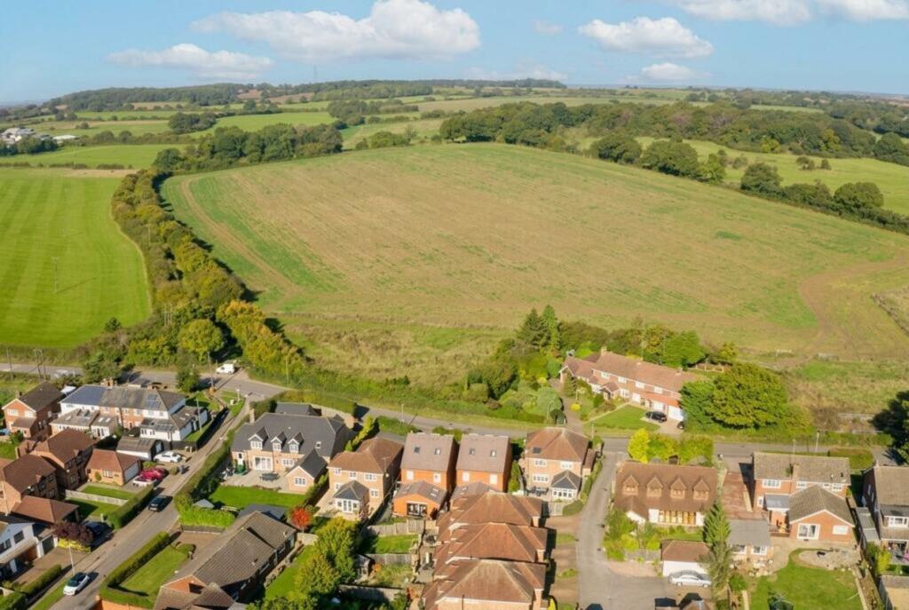 House in Caddington, Central Bedfordshire - View 2