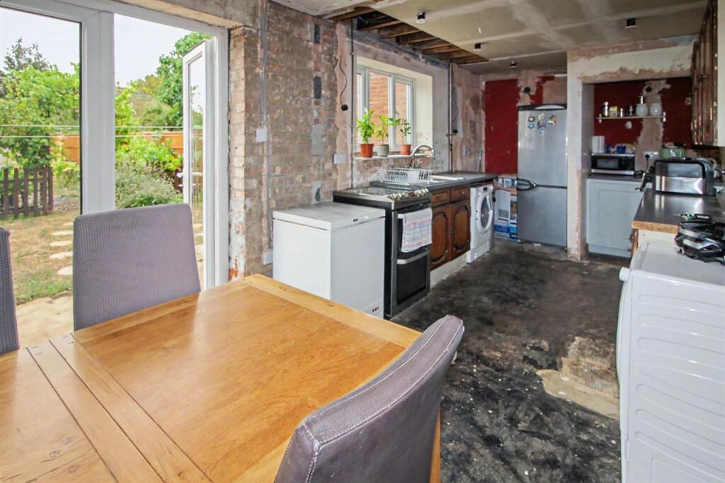 House in Milton Keynes, Bedford - View 5