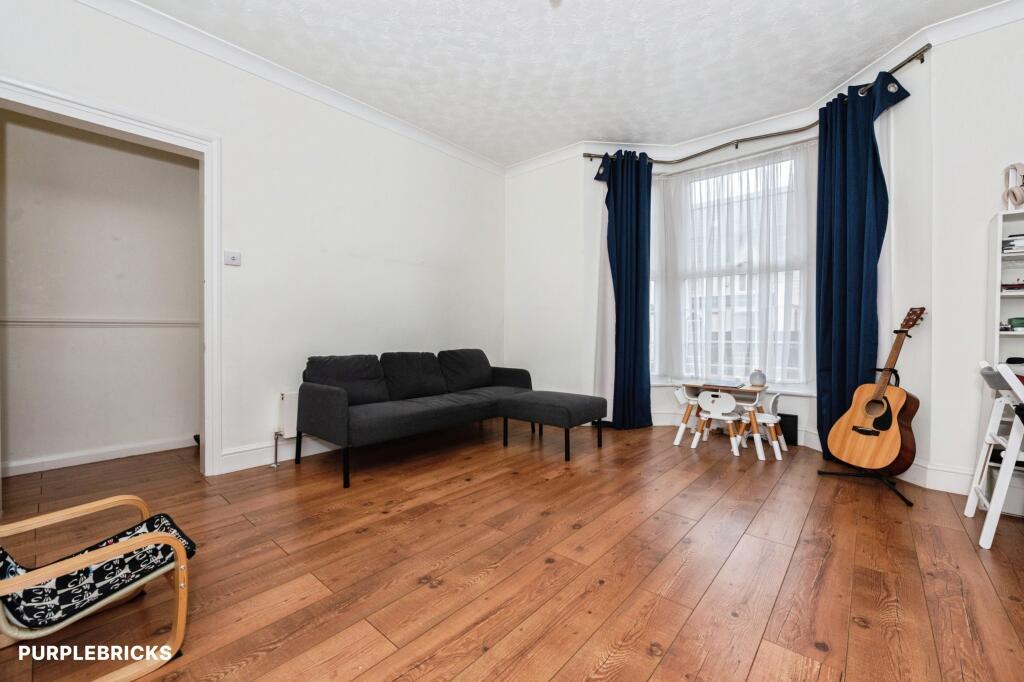Apartment in Dartford - View 3