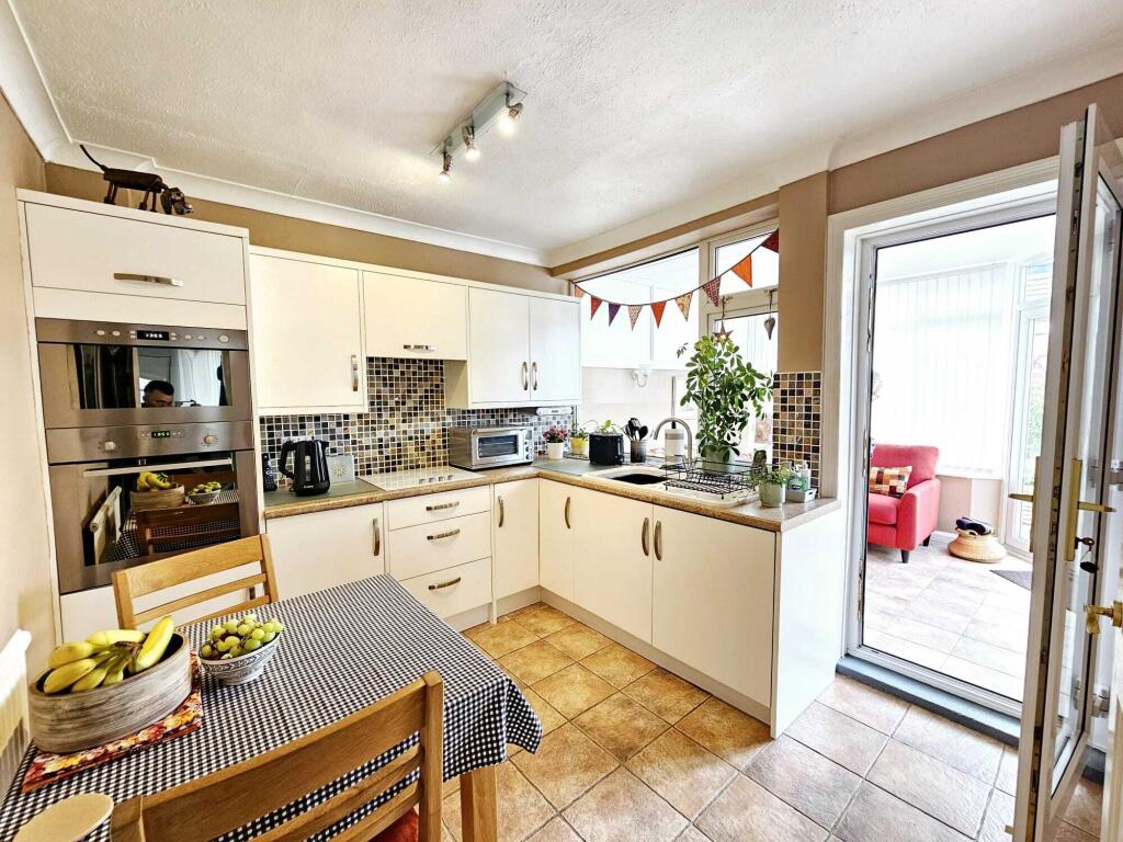 West Park Avenue, Newby, Scarborough, North Yorkshire photo 2