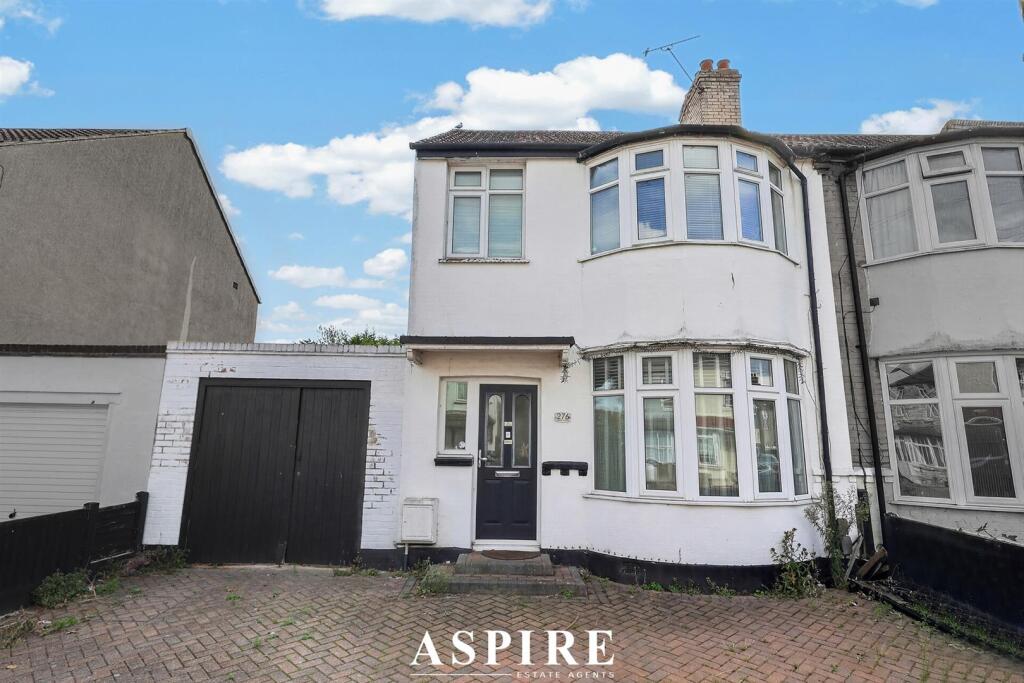 3-bed terraced on Central Avenue, Southend-On-Sea, £350,000