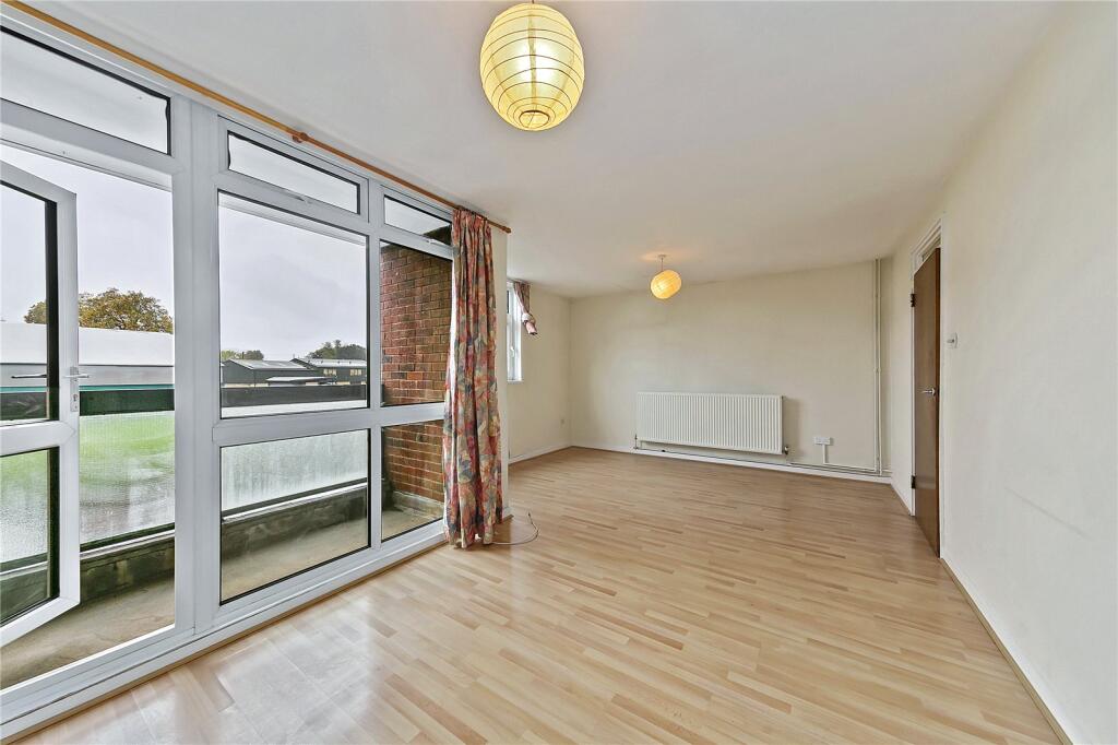 3, Woking Close photo 2