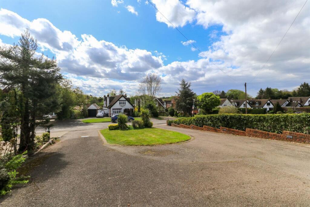 Additional image 24 of Georges Wood Road, Brookmans Park 