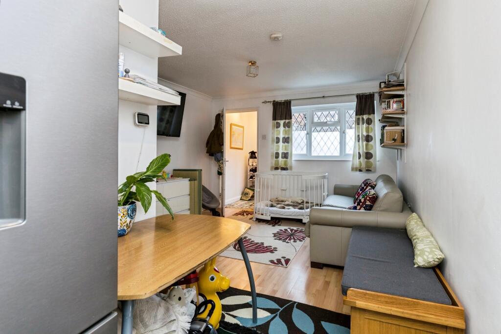 Apartment in Crawley, Broadfield - View 4