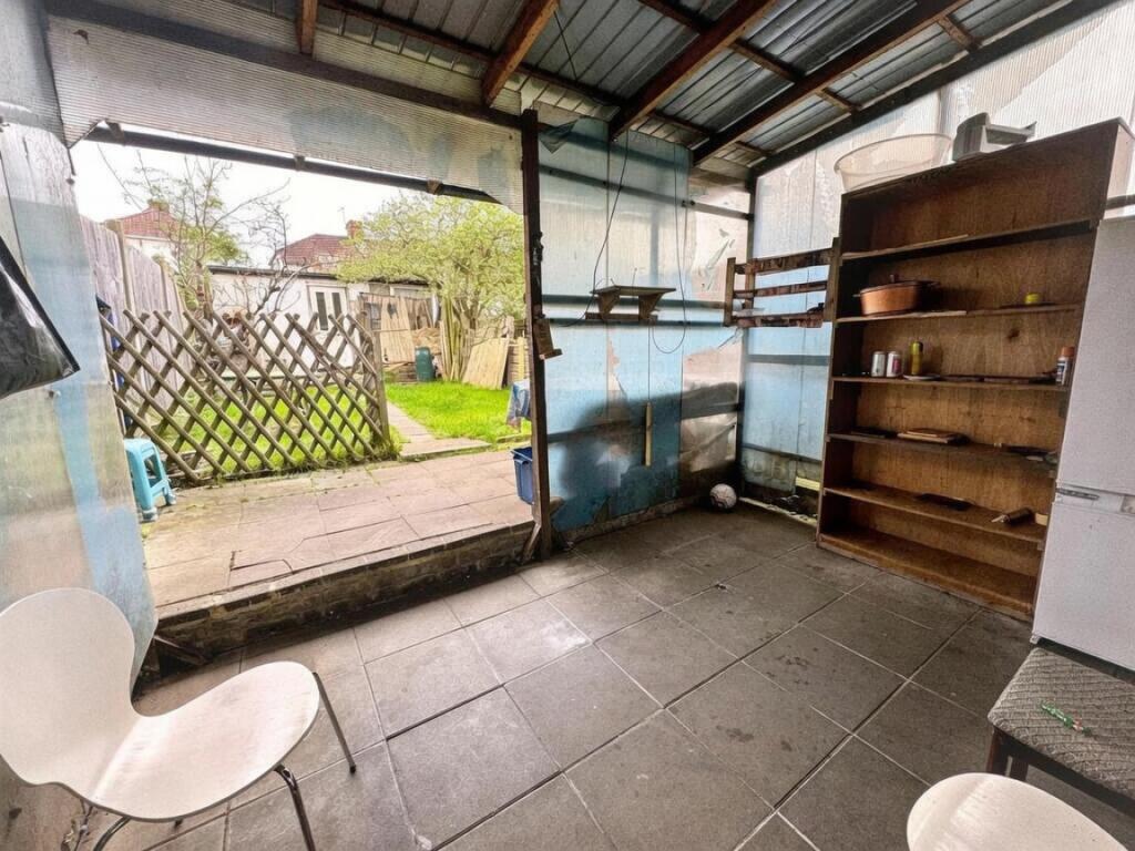 House in London, Burnt Oak, Colindale - View 4