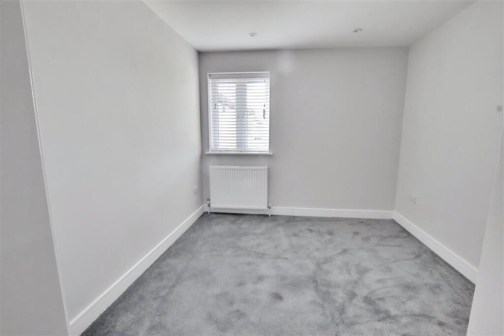 Apartment in Watford - More