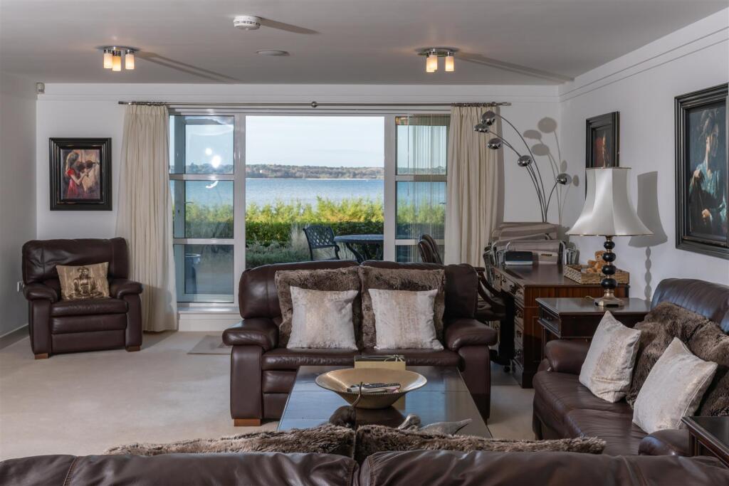 Apartment in Poole, Canford Cliffs - View 3