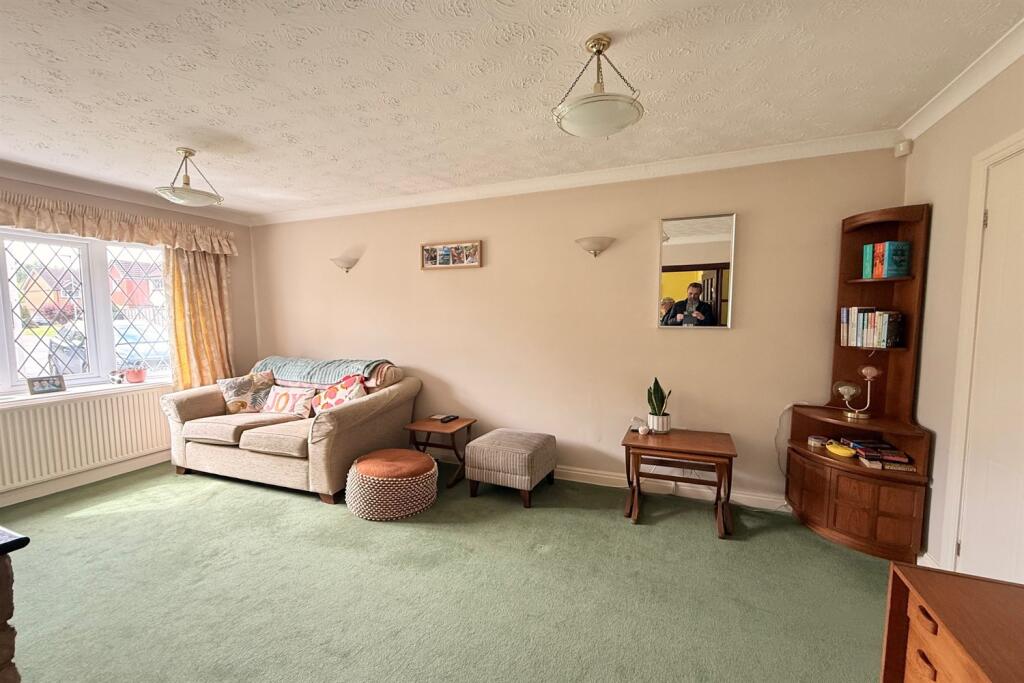 Lincoln Close, Woolston, WA1 4LU photo 4