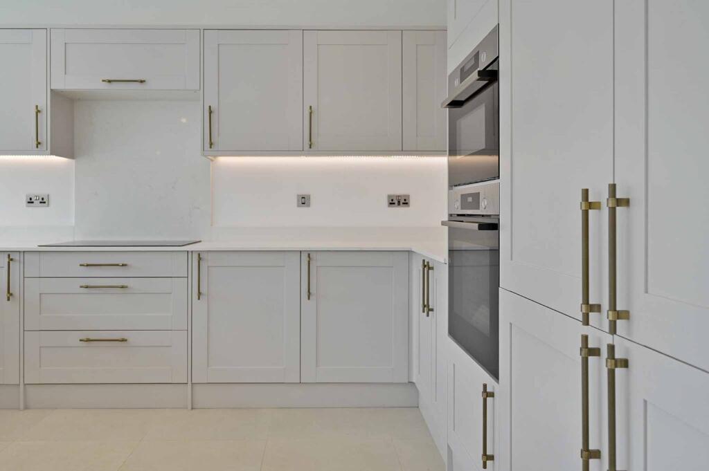 House in Bray, Windsor and Maidenhead - More