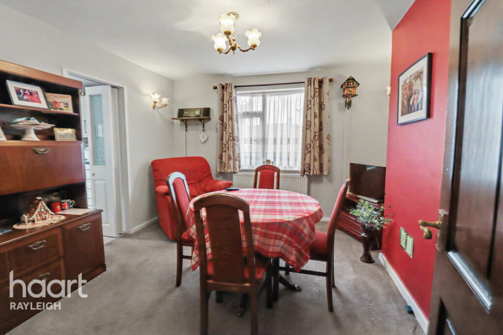 House in Rochford, Rayleigh - View 5