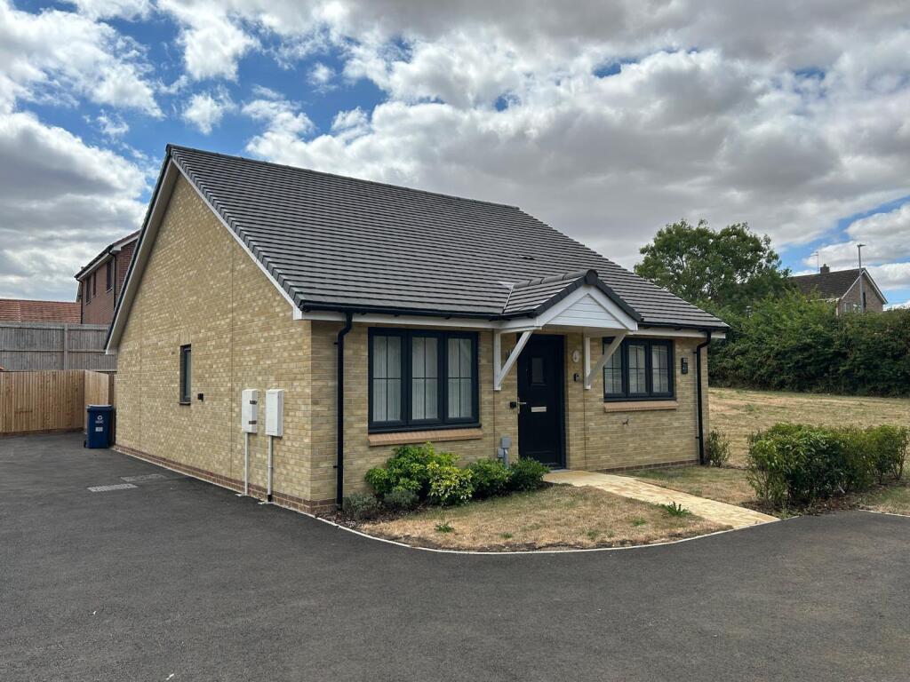 2-bed detached on Evans Mead, Stilton, Peterborough, £315,000