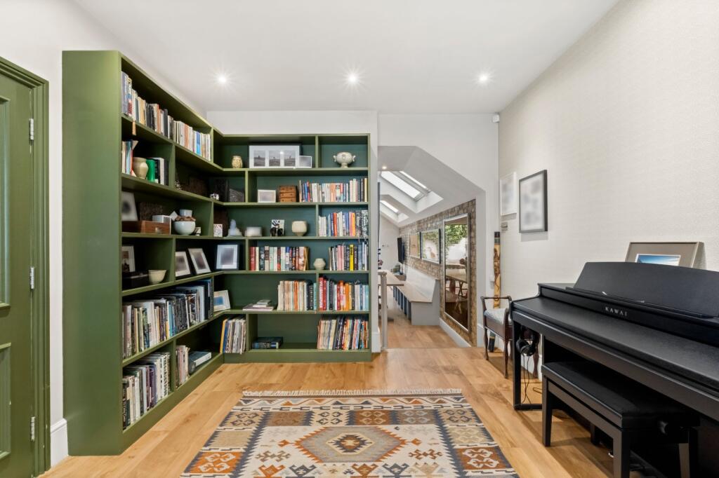 House in London - View 5