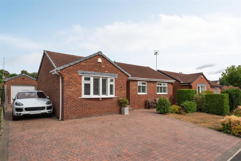 Main image of property: Thornbridge Crescent, Chesterfield, S40