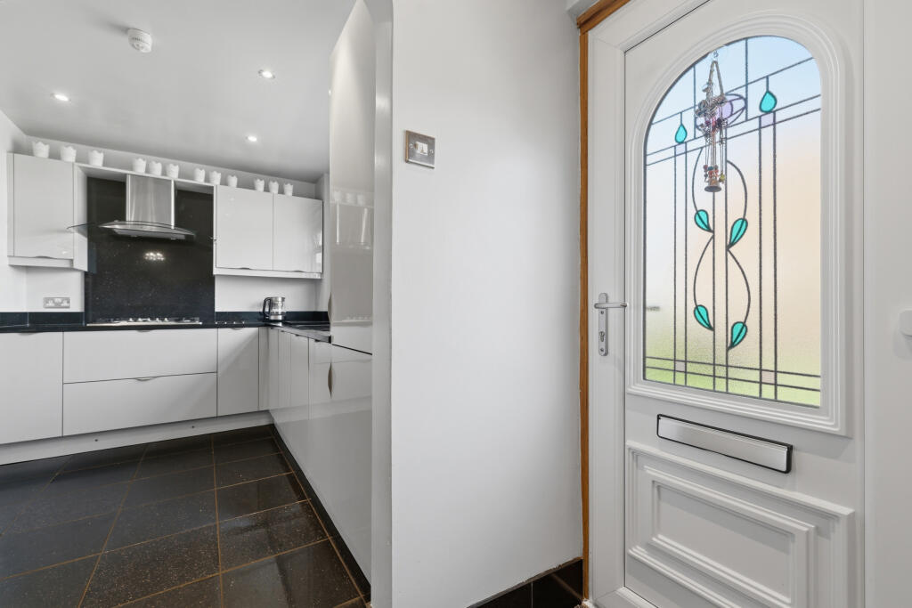 2 Robb Terrace, Kirkintilloch, Glasgow, G66 photo 4