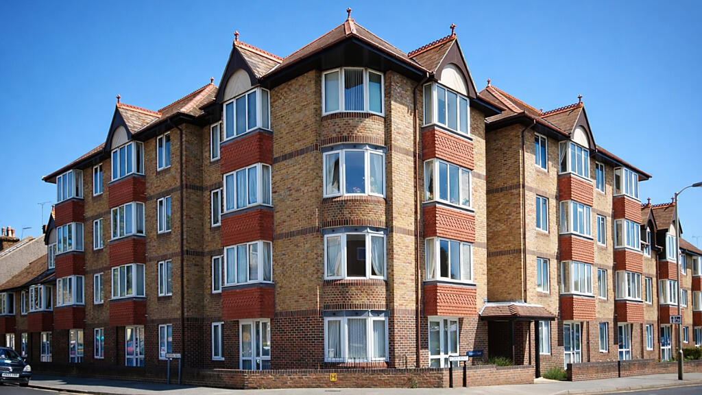 1-bed other on Oakland Court, Kings Road, Herne Bay, CT6 5RL, £125,000